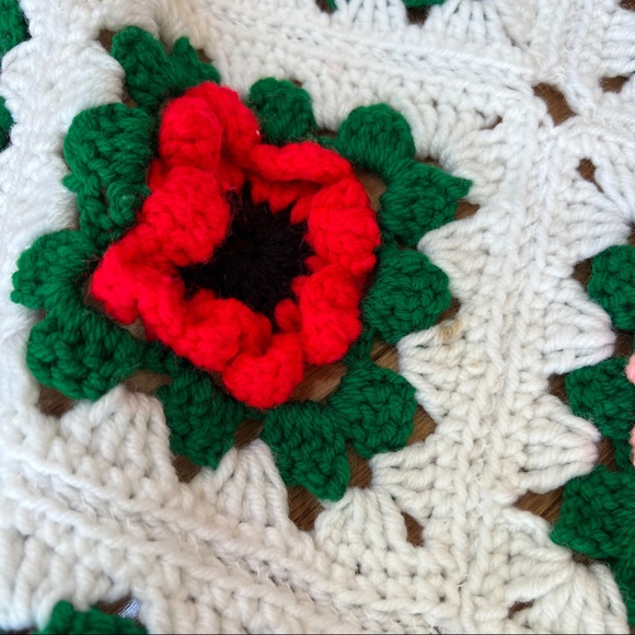 Beautiful VTG Handmade Flower Afghan Blanket - Picture 11 of 16
